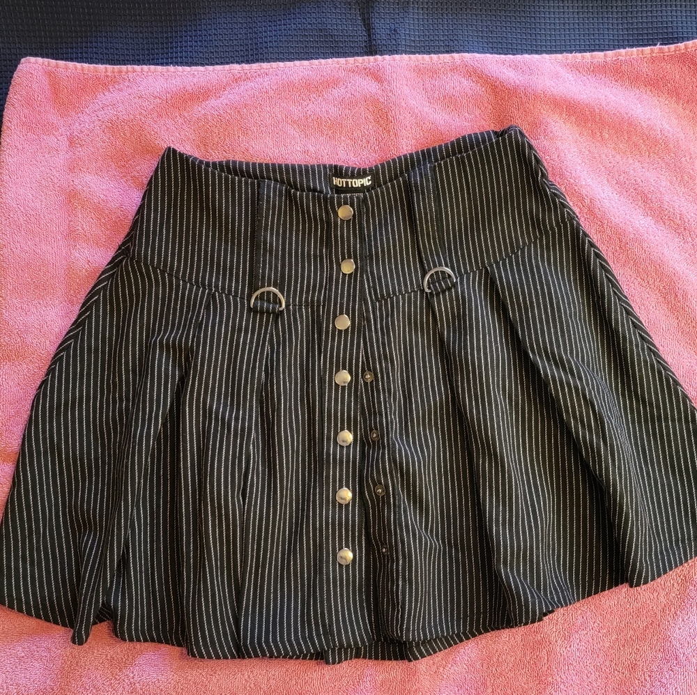 Hot Topic pinstripe button up skirt